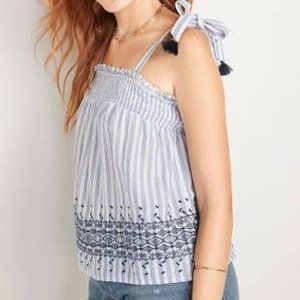 💙 NEW Old Navy Blue White Smocked Tank Top Medium